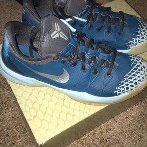 Kobe Venomenon 4 Nike Zoom Shoes